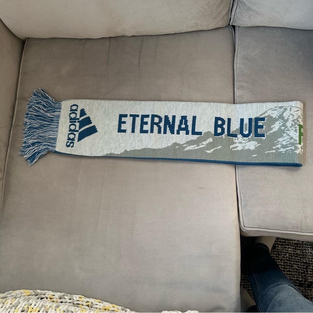 2 Seattle Sounders Season Ticket Holder Scarves! - Picture 9 of 10